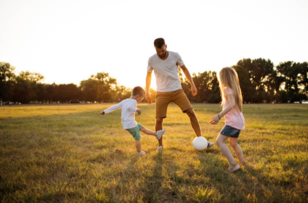 Khuyến khích trẻ vận động, vui chơi ngoài trời giúp trẻ khỏe mạnh hơn