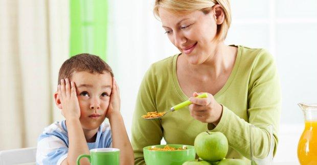 Trẻ ăn ngậm, không chịu nhai nuốt, cha mẹ cần làm gì?