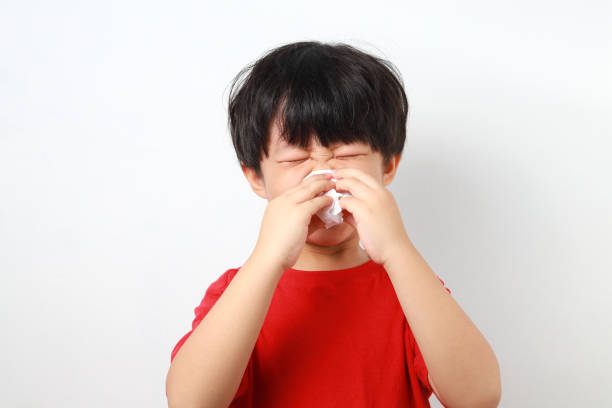 Ngoài triệu chứng ho, bé gặp hội chứng chảy dịch mũi sau còn có thể bị hắt hơi, sổ mũi…