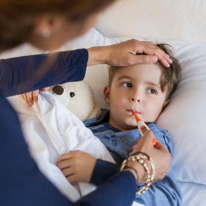 trẻ bị cúm thường có biểu hiện sốt
